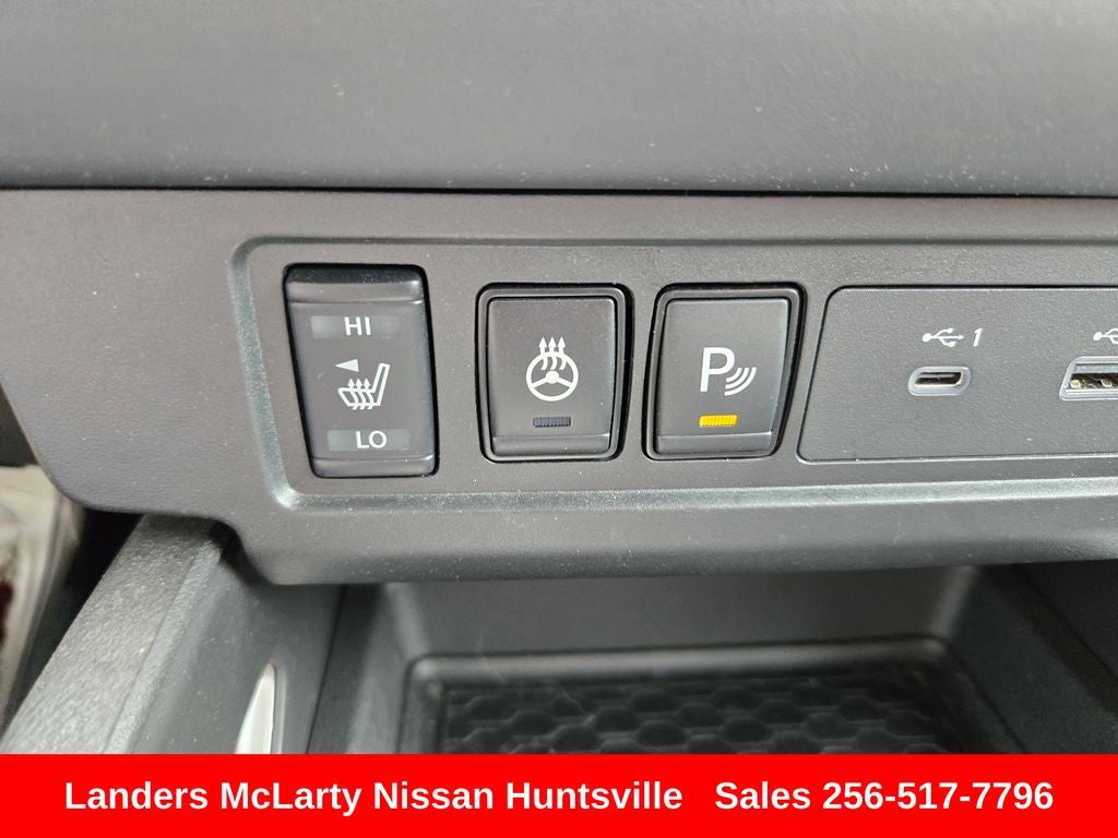 2024 Nissan Frontier SV