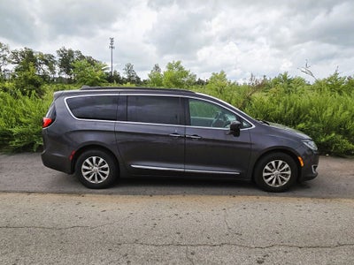 2017 Chrysler Pacifica Touring L