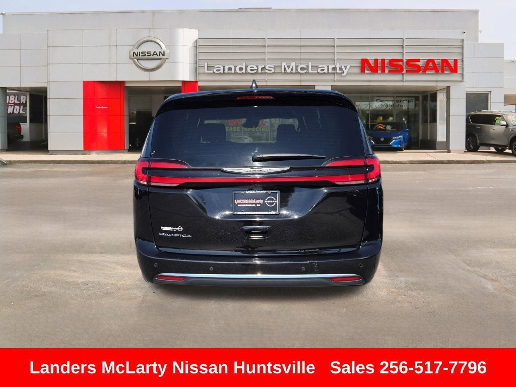 2025 Chrysler Pacifica Select