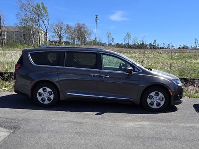 2017 Chrysler Pacifica Touring L Plus