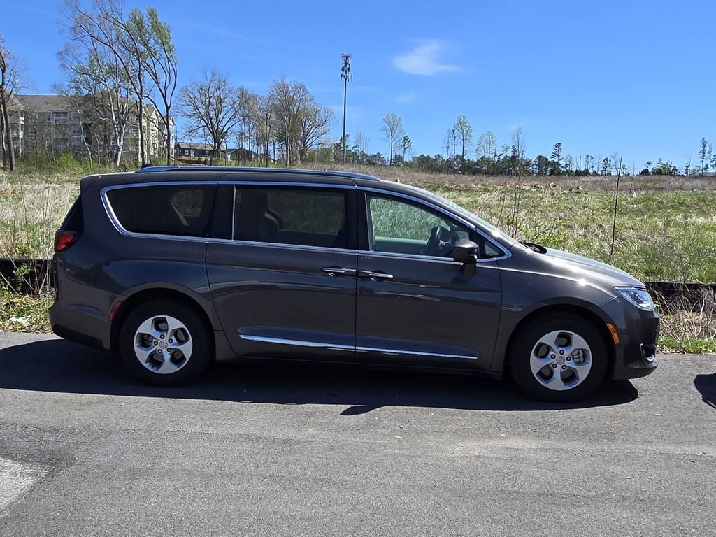 2017 Chrysler Pacifica Touring L Plus