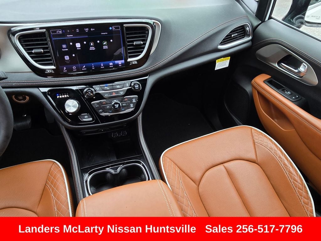 2025 Chrysler Pacifica Hybrid Pinnacle
