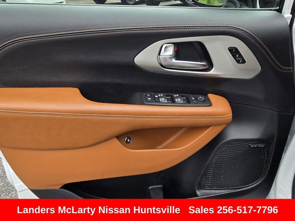 2025 Chrysler Pacifica Hybrid Pinnacle