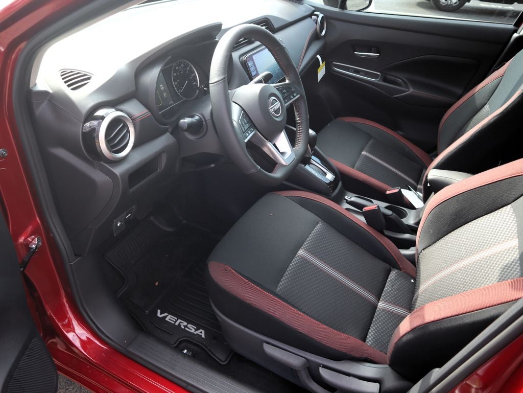 2025 Nissan Versa 1.6 SR
