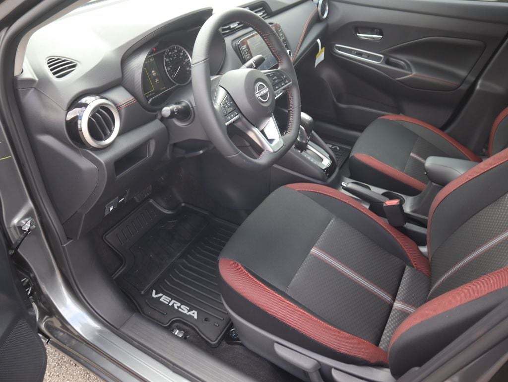 2025 Nissan Versa 1.6 SR