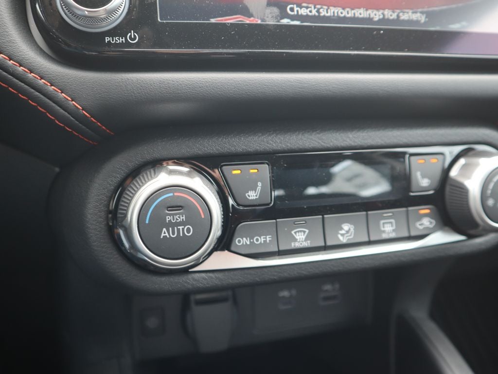 2025 Nissan Versa 1.6 SR