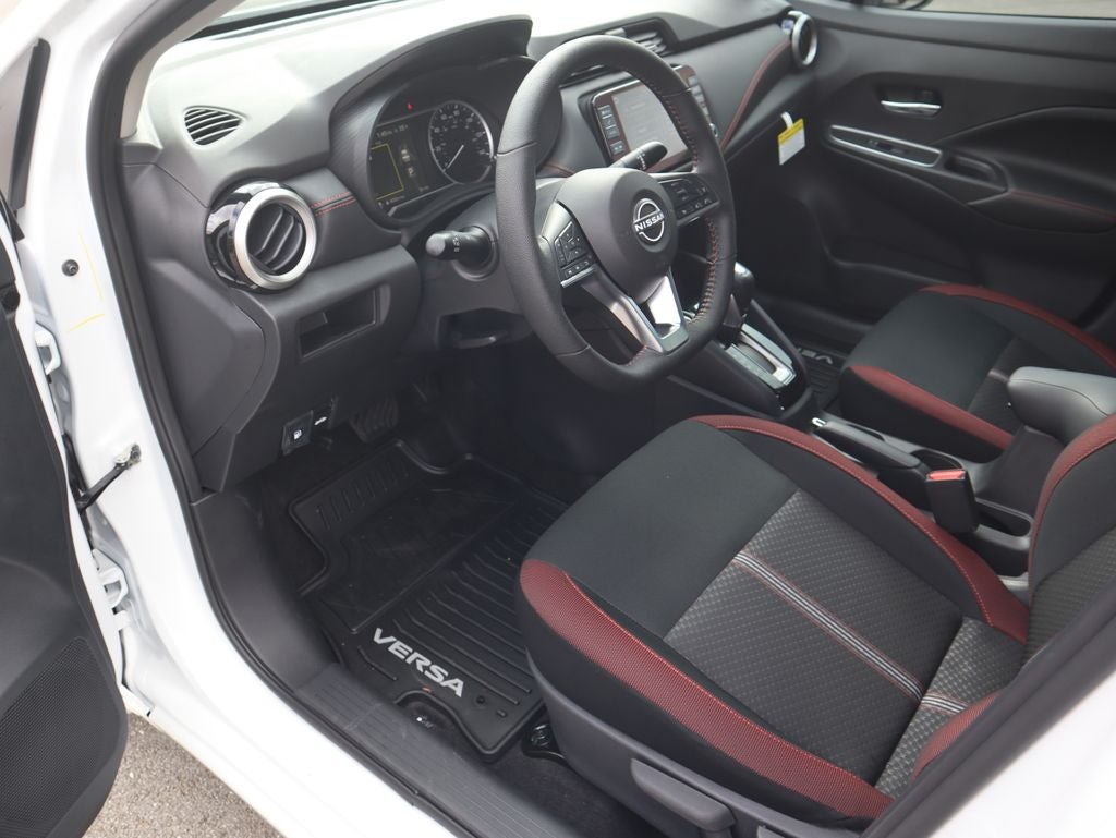 2025 Nissan Versa 1.6 SR