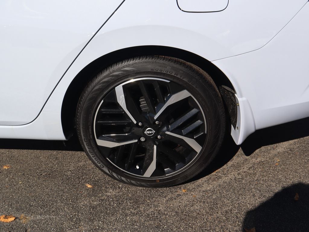 2025 Nissan Versa 1.6 SR