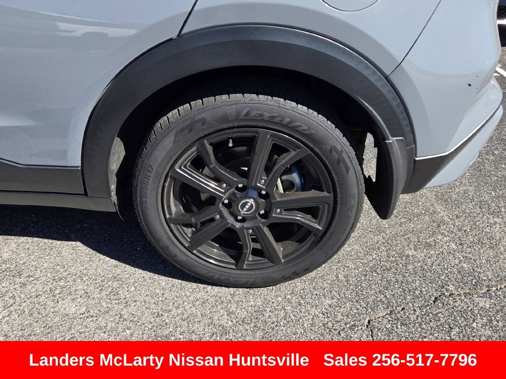 2022 Nissan Kicks SR