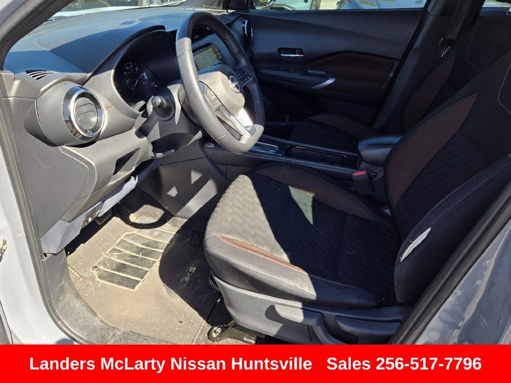 2022 Nissan Kicks SR