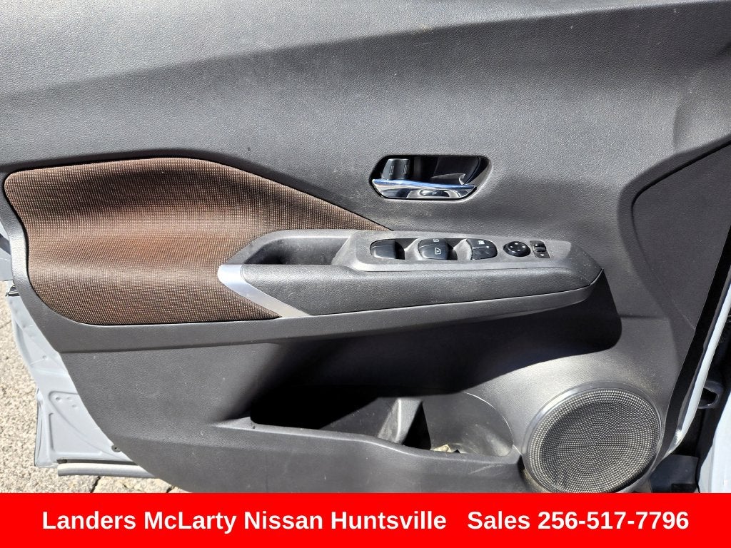 2022 Nissan Kicks SR