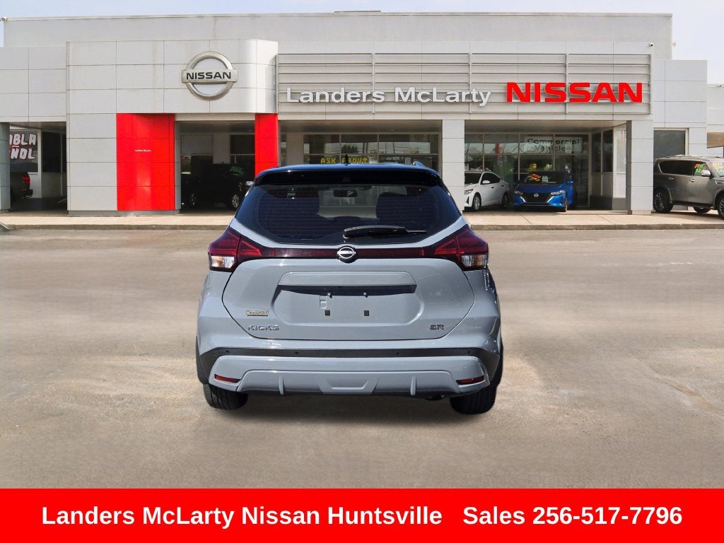 2022 Nissan Kicks SR