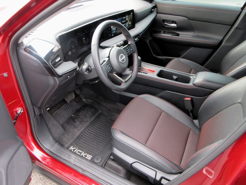 2025 Nissan Kicks SR