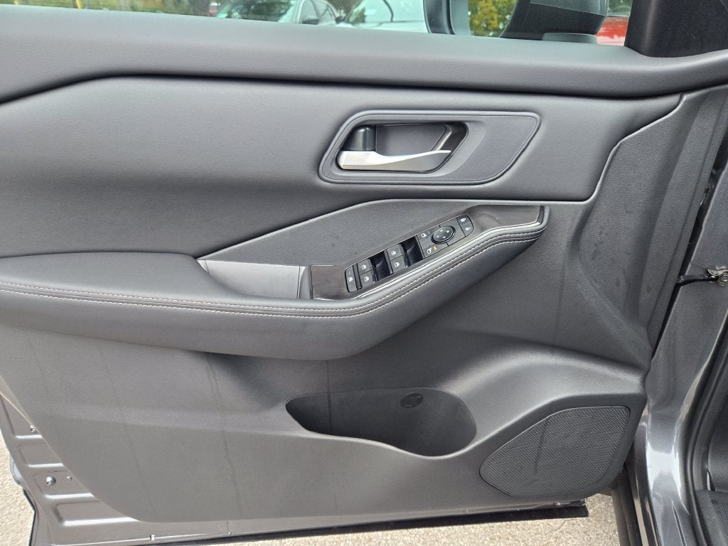 2027 Nissan Rogue SV