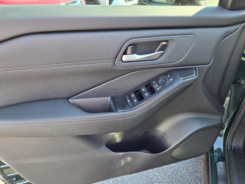 2027 Nissan Rogue Dark Armor