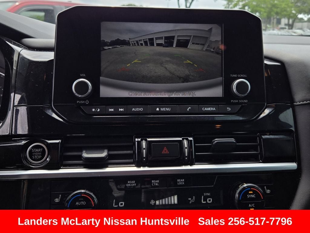 2024 Nissan Pathfinder SV