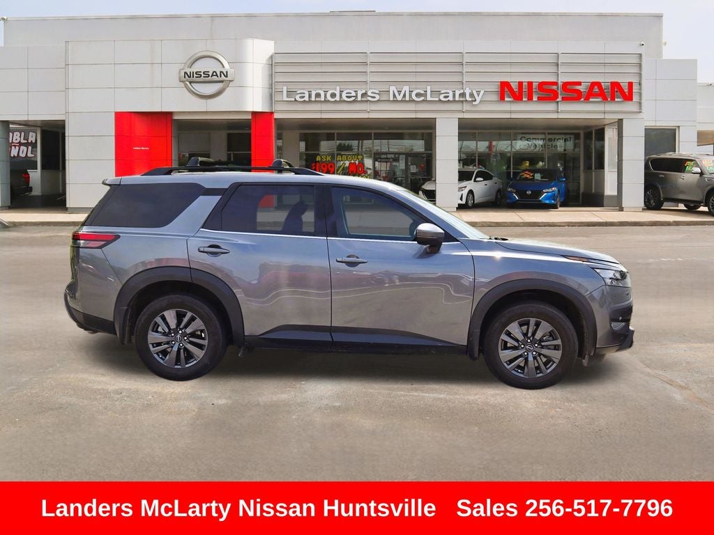 2024 Nissan Pathfinder SV