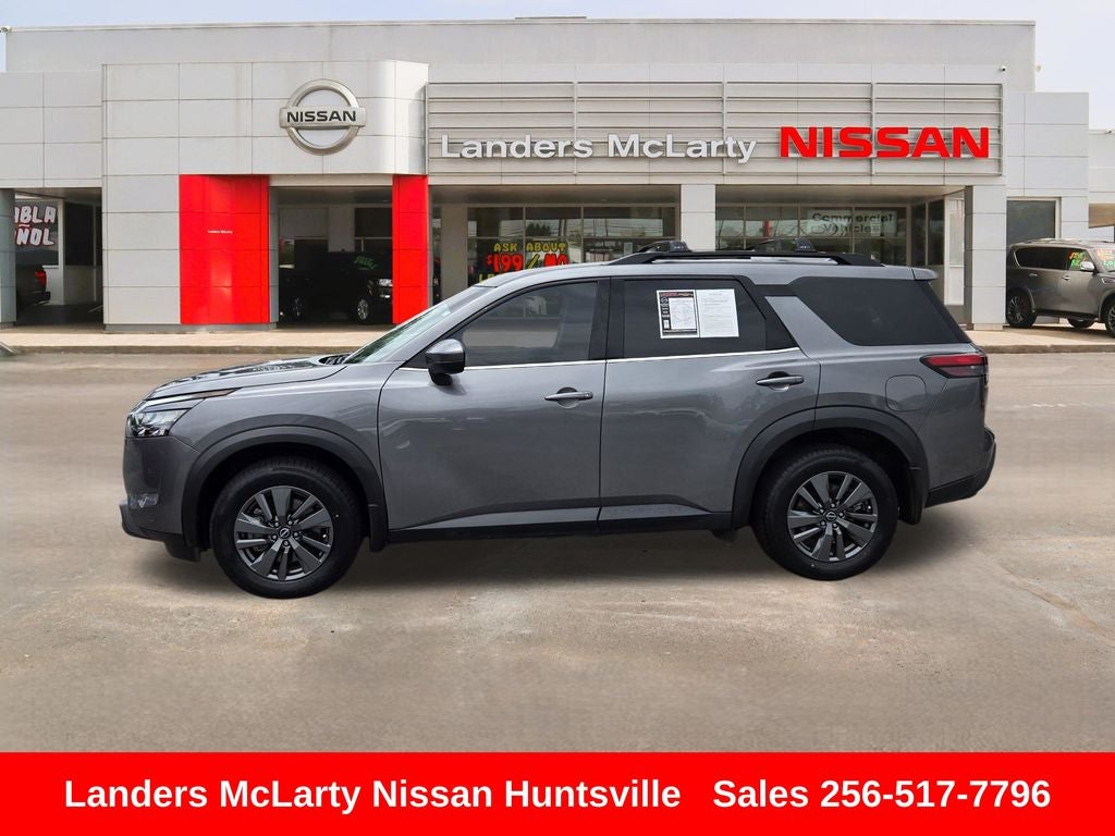 2024 Nissan Pathfinder SV