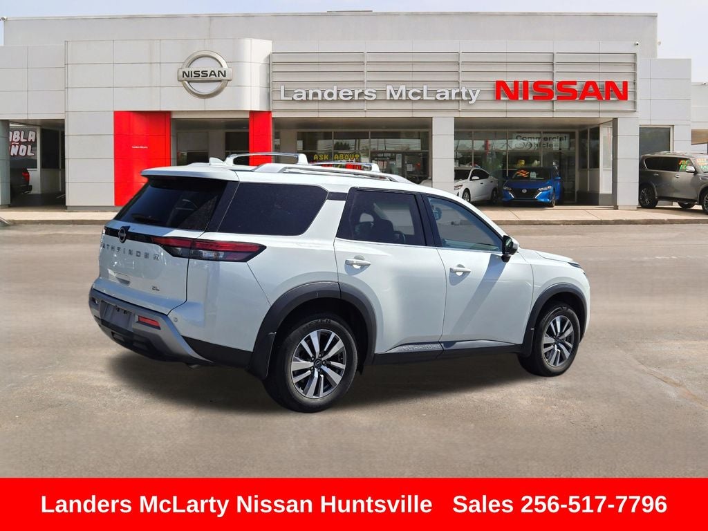 2022 Nissan Pathfinder SL