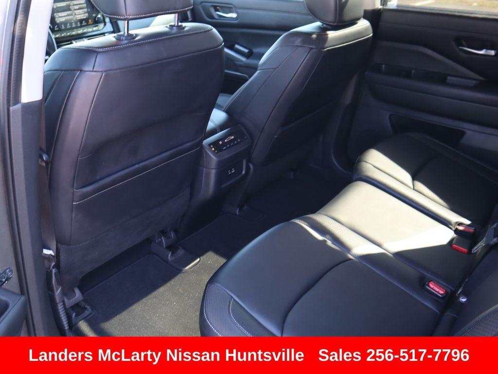 2022 Nissan Pathfinder SL