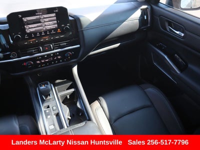 2022 Nissan Pathfinder SL