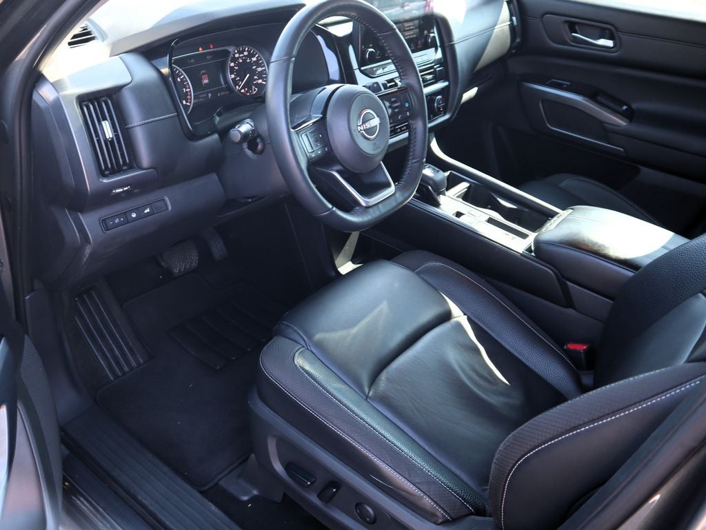 2022 Nissan Pathfinder SL