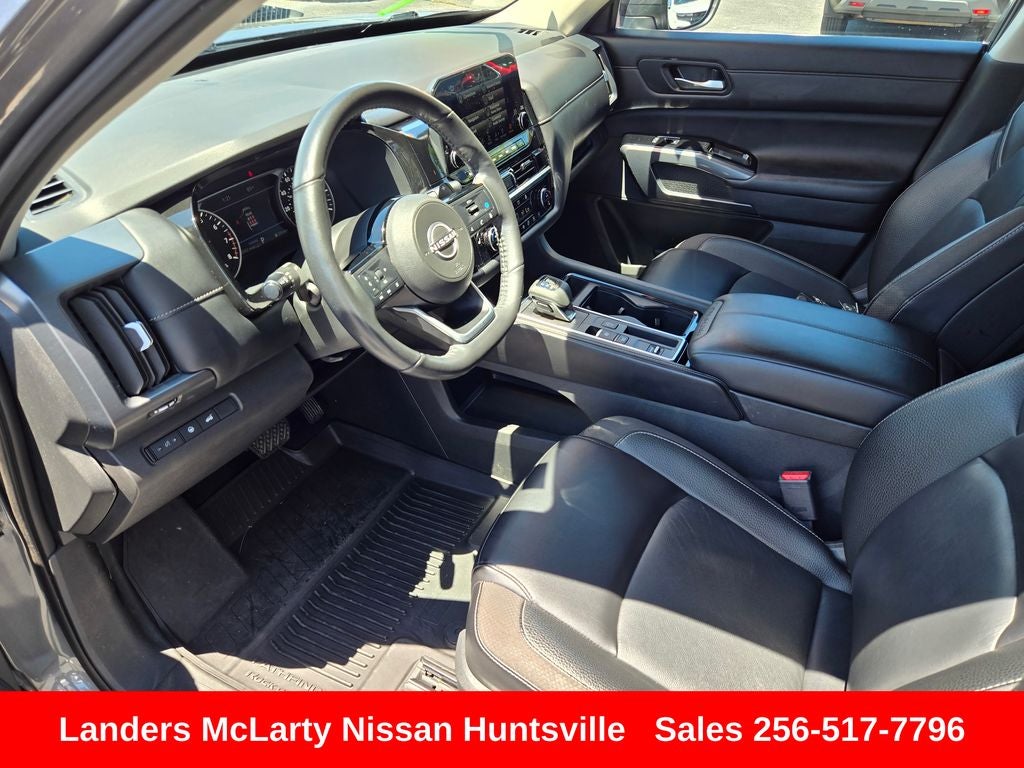 2024 Nissan Pathfinder SL