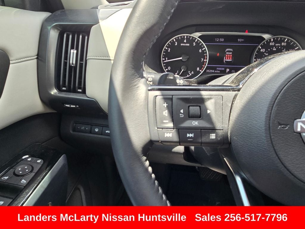 2024 Nissan Pathfinder SL