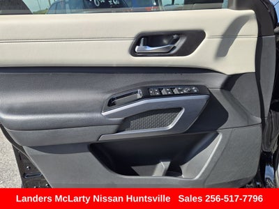 2023 Nissan Pathfinder SL