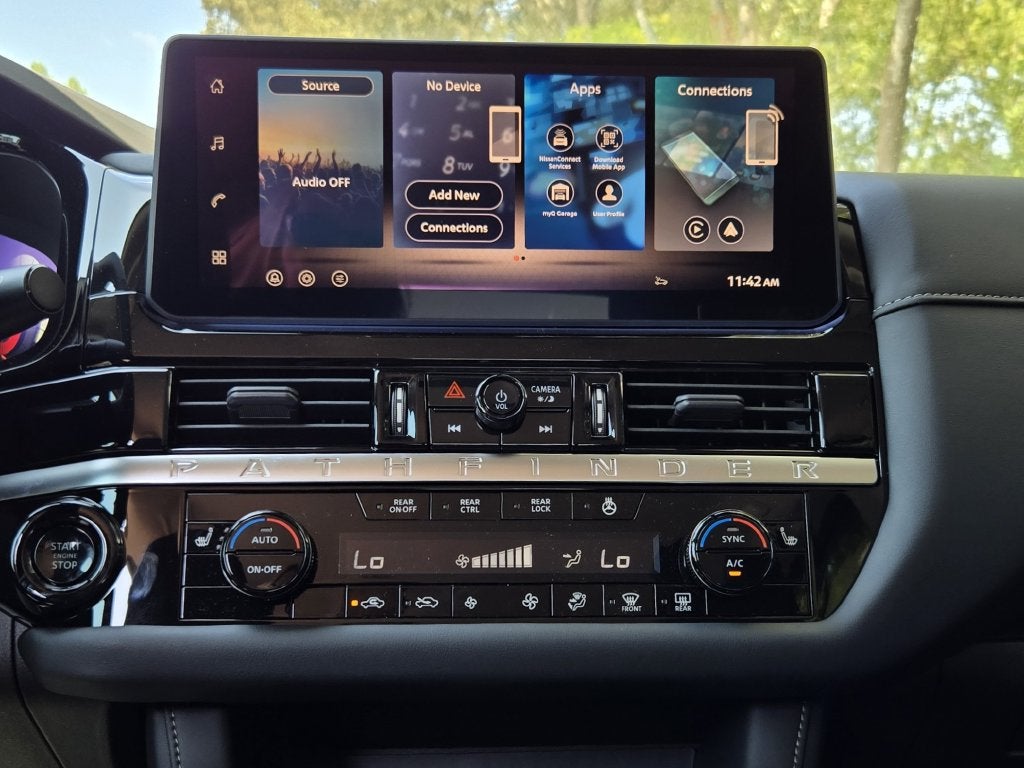 2026 Nissan Pathfinder SL