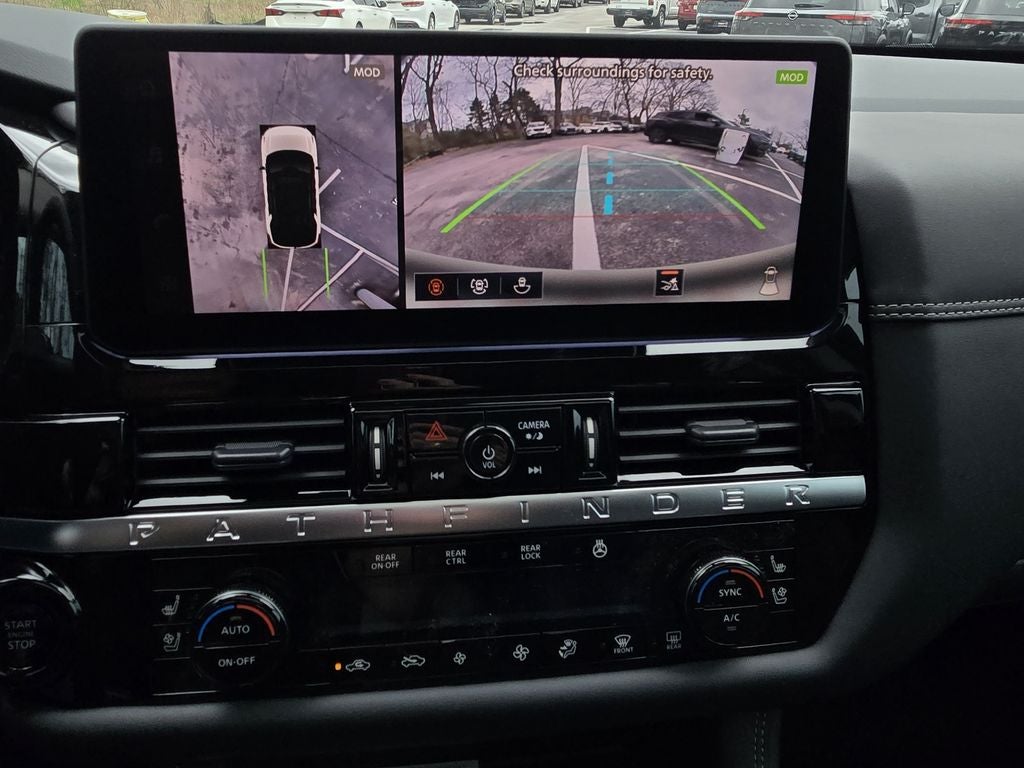 2026 Nissan Pathfinder SL