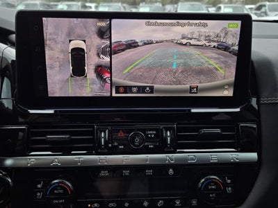 2026 Nissan Pathfinder SL