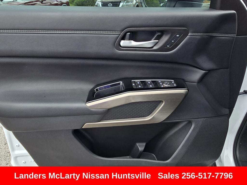 2025 Nissan Pathfinder Platinum