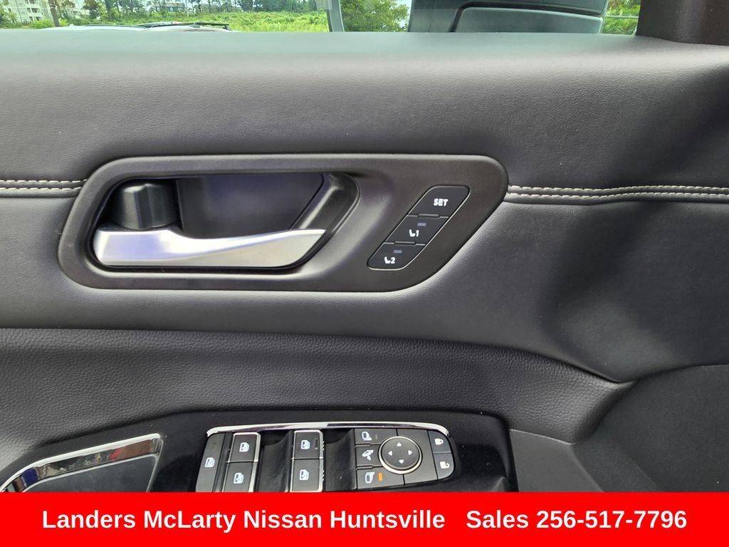 2025 Nissan Pathfinder Platinum