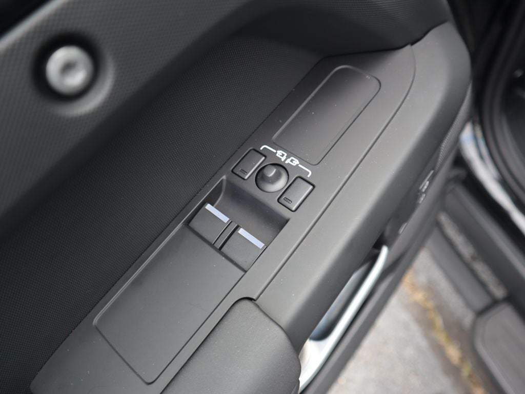 2025 Land Rover Defender 90 S