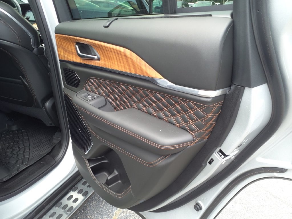 2025 Jeep Grand Cherokee Summit Reserve