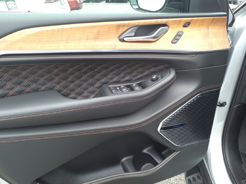 2025 Jeep Grand Cherokee Summit Reserve
