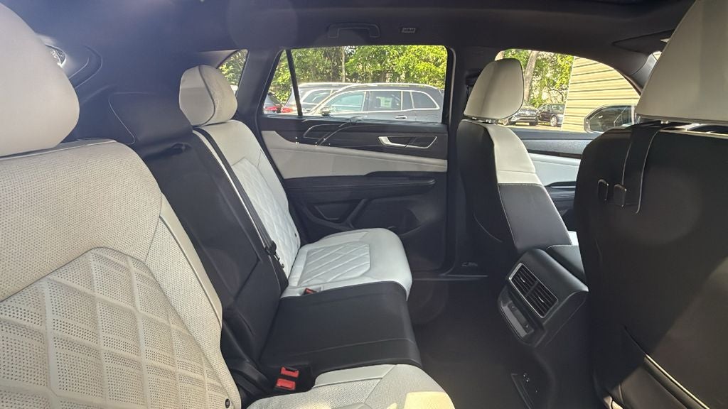 2025 Volkswagen Atlas Cross Sport 2.0T SEL Premium R-Line