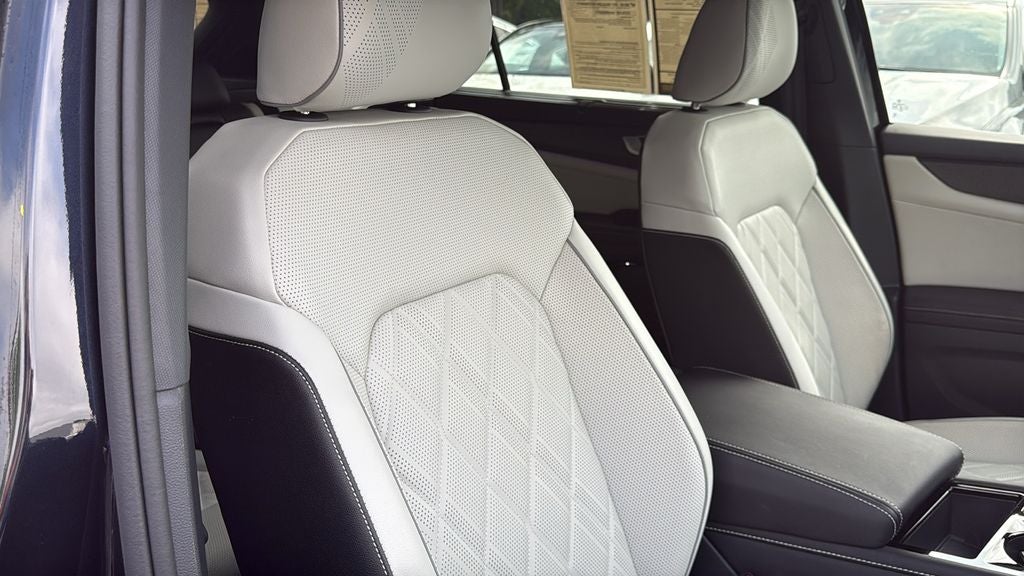 2025 Volkswagen Atlas Cross Sport 2.0T SEL Premium R-Line