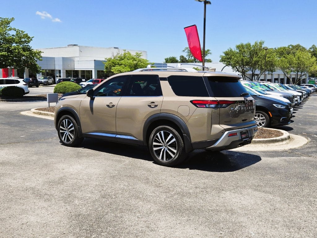2023 Nissan Pathfinder Platinum