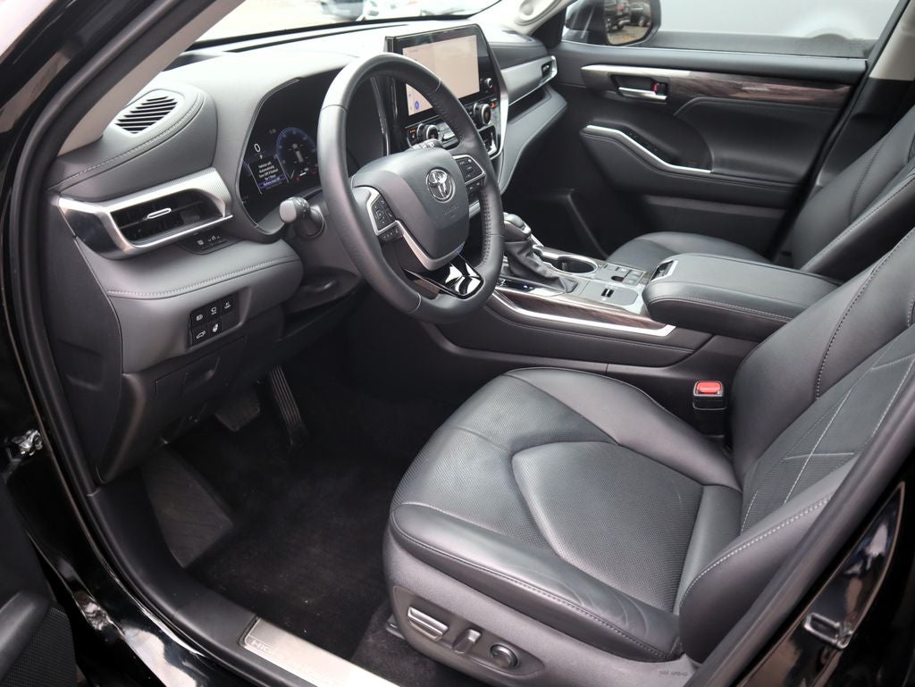 2024 Toyota Highlander Hybrid Platinum