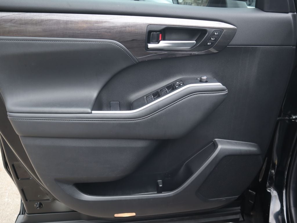 2024 Toyota Highlander Hybrid Platinum