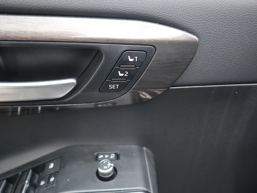 2024 Toyota Highlander Hybrid Platinum