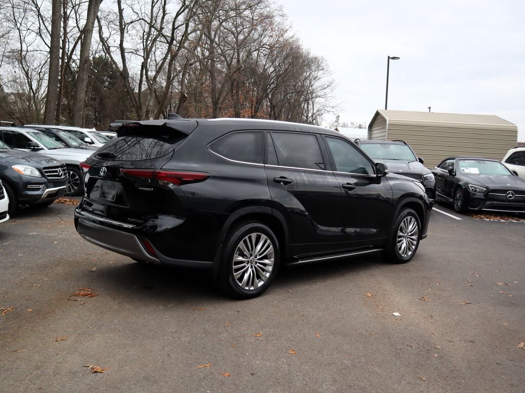 2024 Toyota Highlander Hybrid Platinum