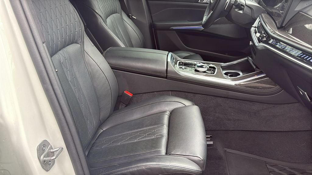 2025 BMW X7 M60i