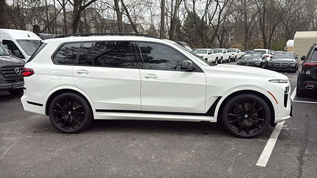 2025 BMW X7 M60i