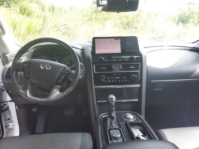 2024 INFINITI QX80 LUXE