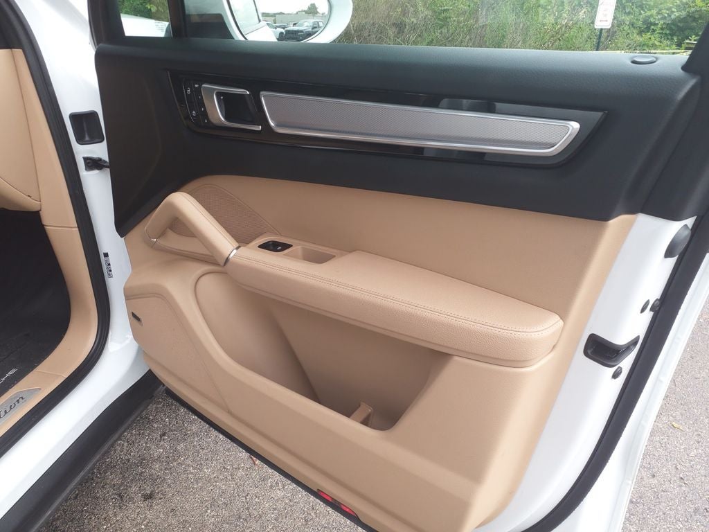 2023 Porsche Cayenne Base