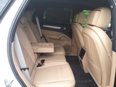 2023 Porsche Cayenne Base