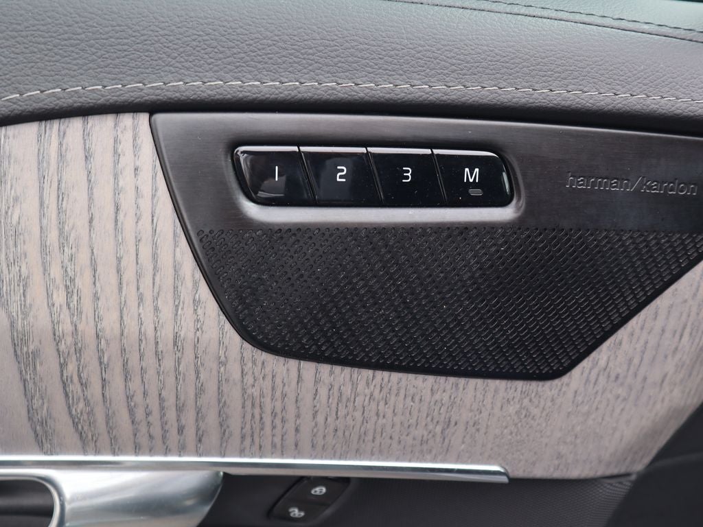 2022 Volvo XC90 Recharge Plug-In Hybrid T8 Inscription 7 Passenger